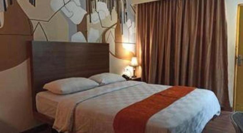 Satria Wisata Hotel Parepare Exterior foto