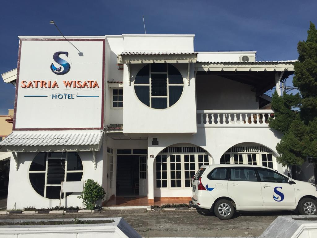 Satria Wisata Hotel Parepare Exterior foto